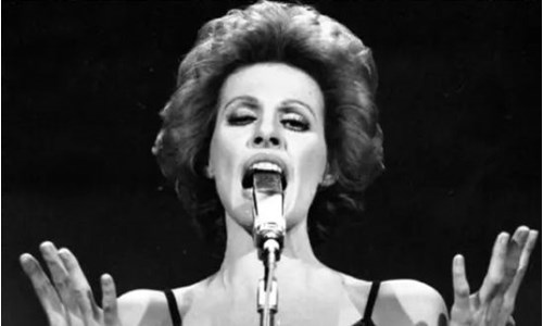 İTALYAN EFSANE ORNELLA VANONI YAŞAMINI YİTİRDİ